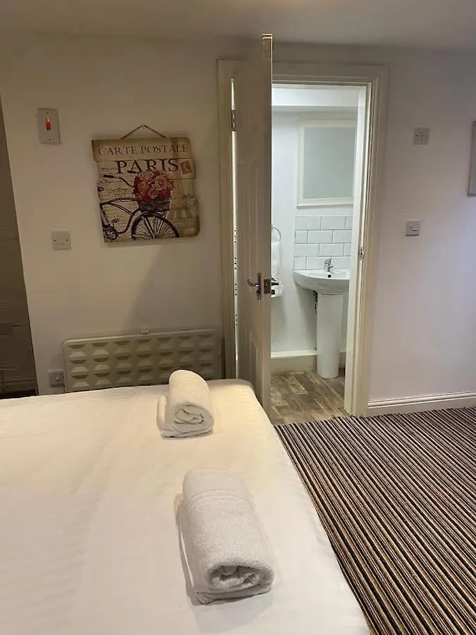 Holiday home Spacious House With 3 Ensuite Bedrooms In Leeds Leeds  United Kingdom