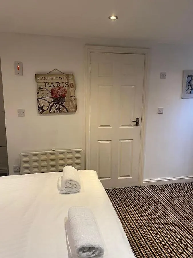 Spacious House With 3 Ensuite Bedrooms In Leeds Leeds  United Kingdom